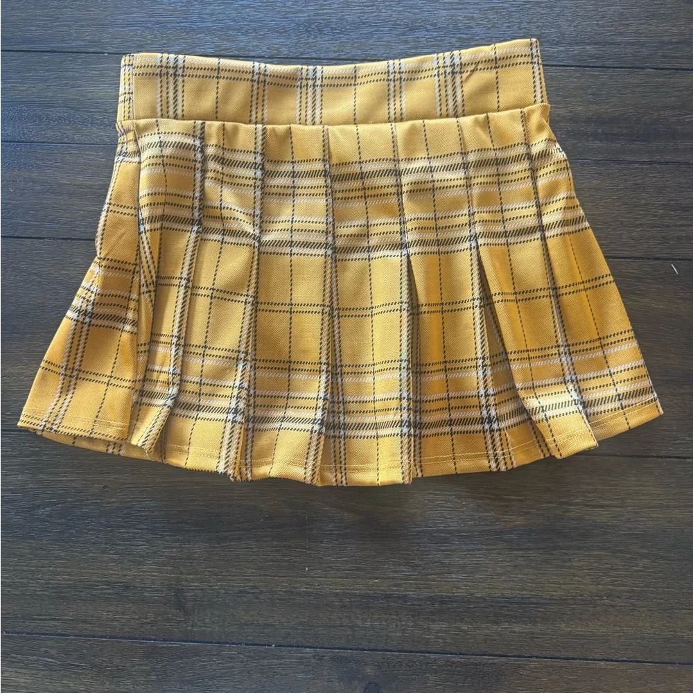 AKIRA Yellow Plaid Pleated Mini Skirt Clueless Y2K Schoolgirl NWT Size S - Picture 2 of 3